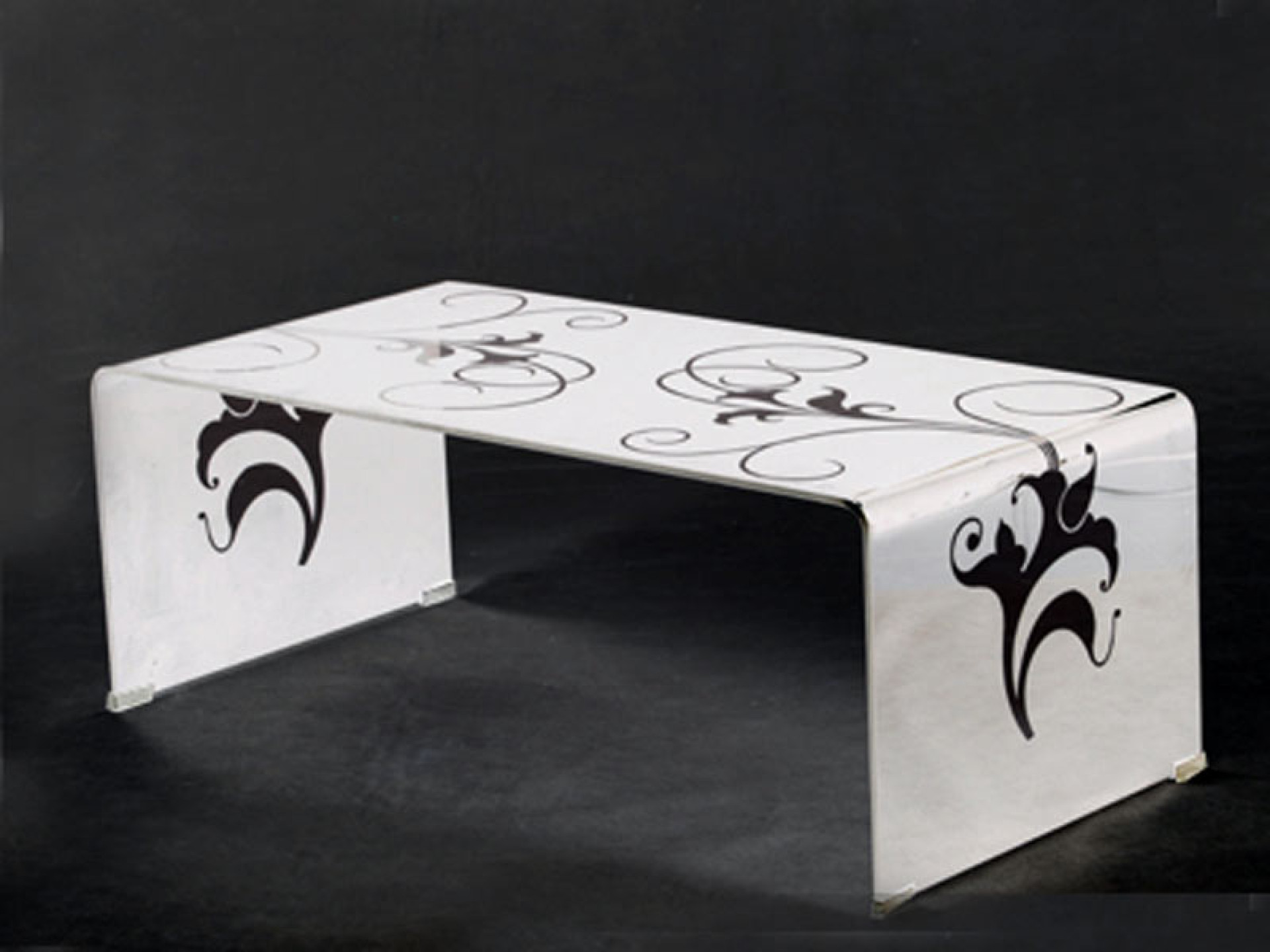 Klubska mizica MADONNA (slika je simbolična)