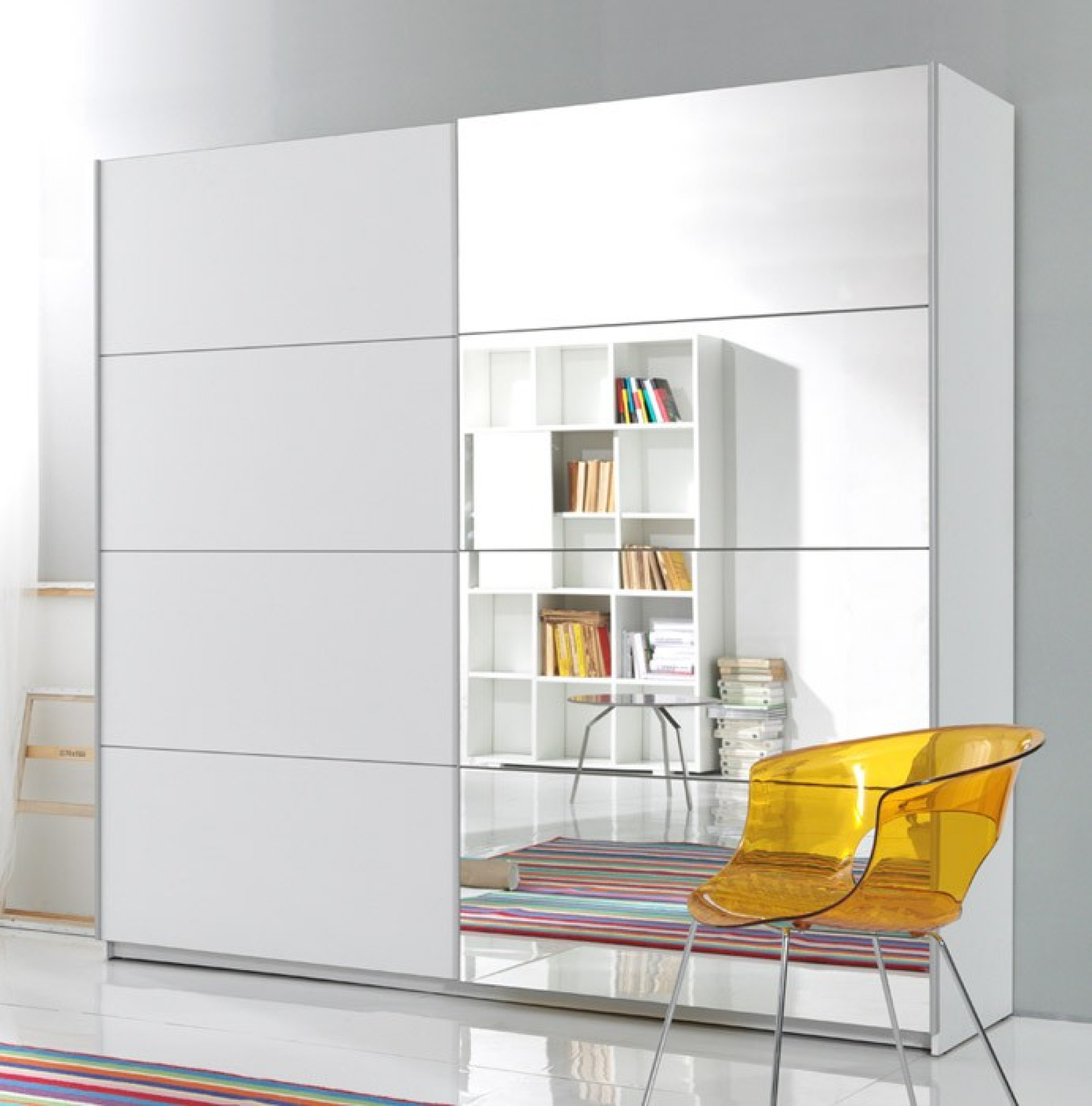 Garderobna omara z drsnimi vrati in ogledalom Beta - RAZPRODAJA (bela, 220)