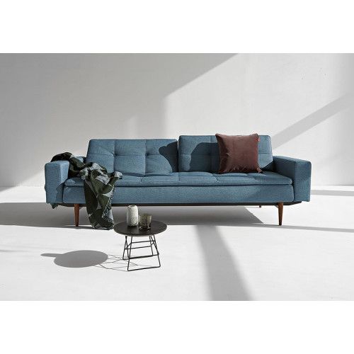 Kavč DUBLEXO SOFA BED z rokonasloni in s temno stileto lesenimi nogicami